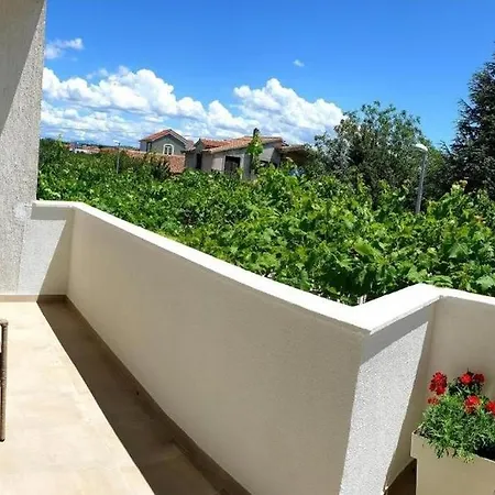 Apartment With Parking Space - 25282